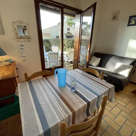 Mezzanine Avec Jardinet Et Piscine A Saint-jean-de-monts, 4 Couchages - Fr-1-224c-71 بيت للعطل