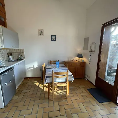 Mezzanine Avec Jardinet Et Piscine A Saint-jean-de-monts, 4 Couchages - Fr-1-224c-71 بيت للعطل