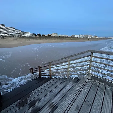 Mezzanine Avec Jardinet Et Piscine A Saint-jean-de-monts, 4 Couchages - Fr-1-224c-71 بيت للعطل
